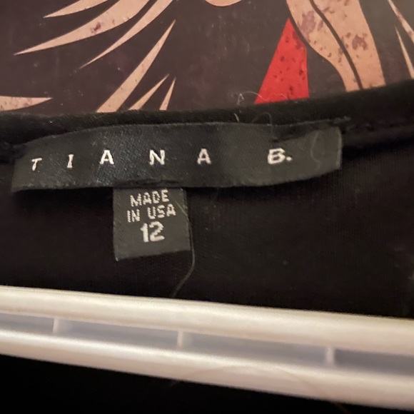 Tiana. Black lace and sequins dress with slip. - Picture 2 of 3